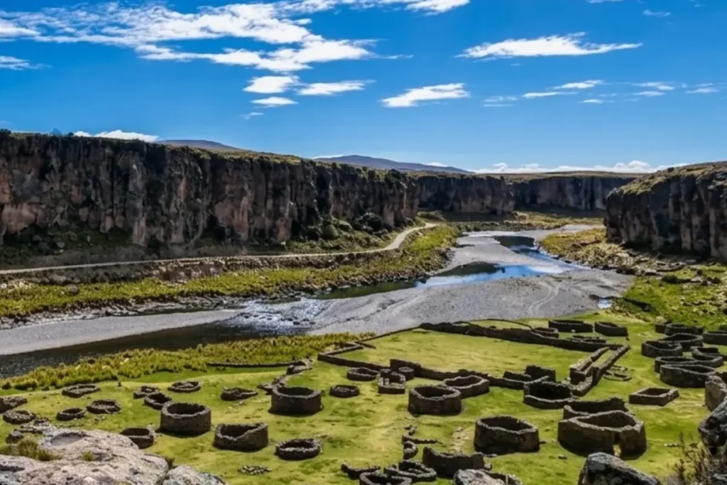 Vista panorámica Garganta del Diablo (Experiencia Extrema), impresionante cañón con formaciones rocosas y paisajes naturales